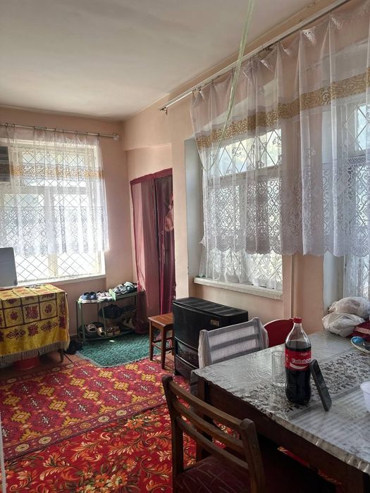 Продаётся 3х комнатная квартира в кирпичном доме на 1ом этаже.