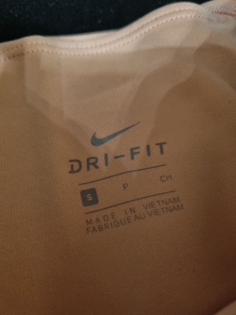 Спортни клинове, тениска, бюстие nike, hm