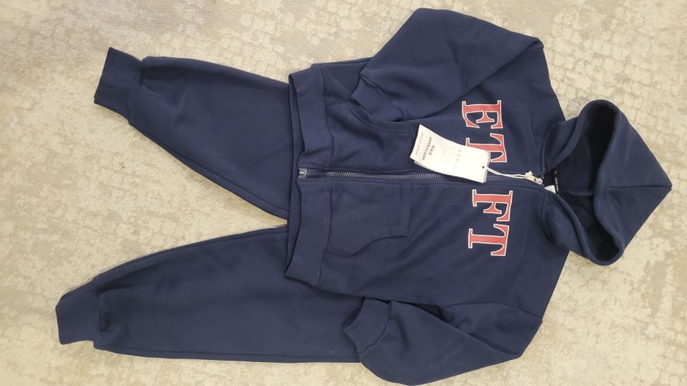 Продам новый детский костюм