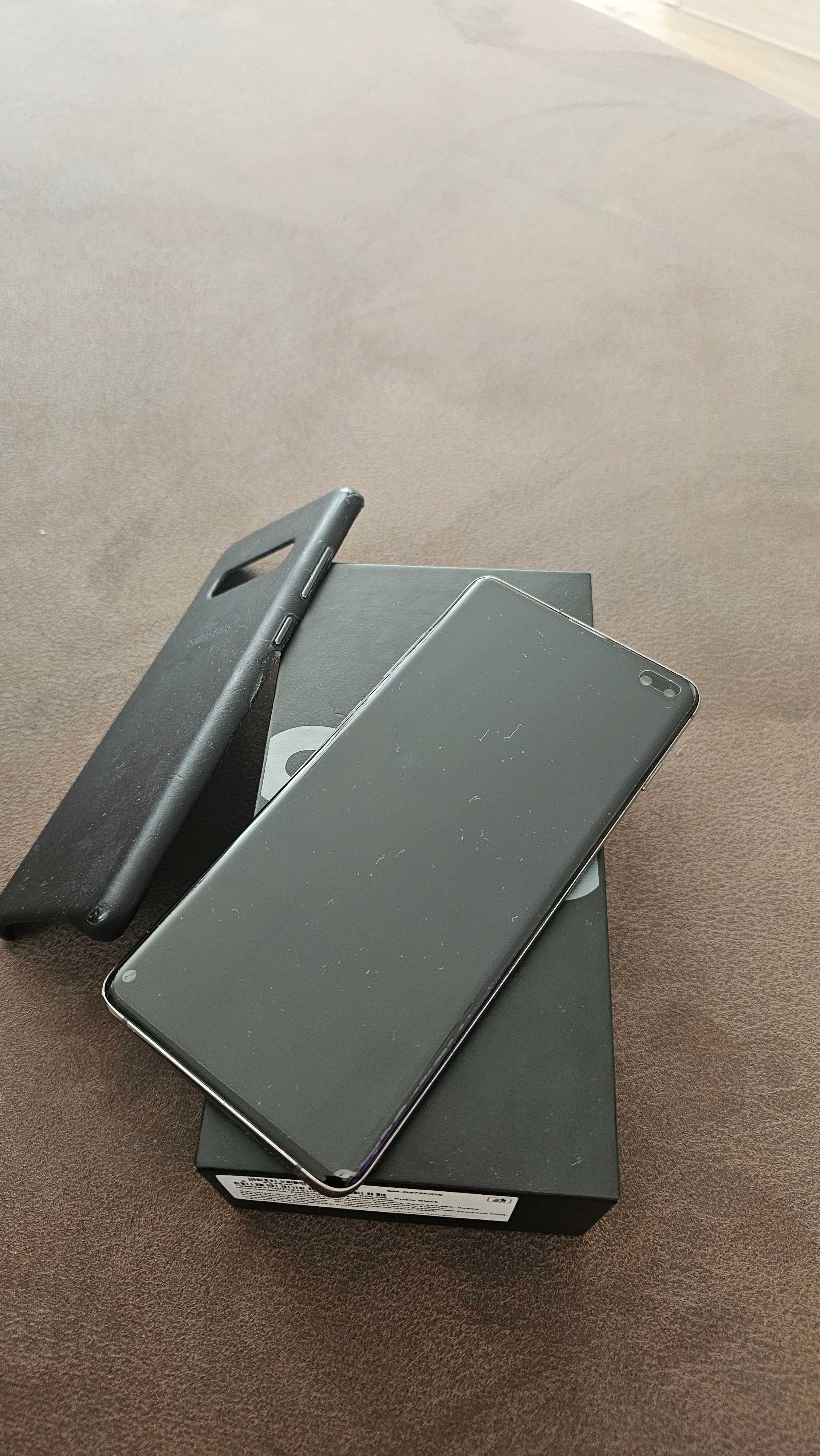 Продавам Samsung S10+