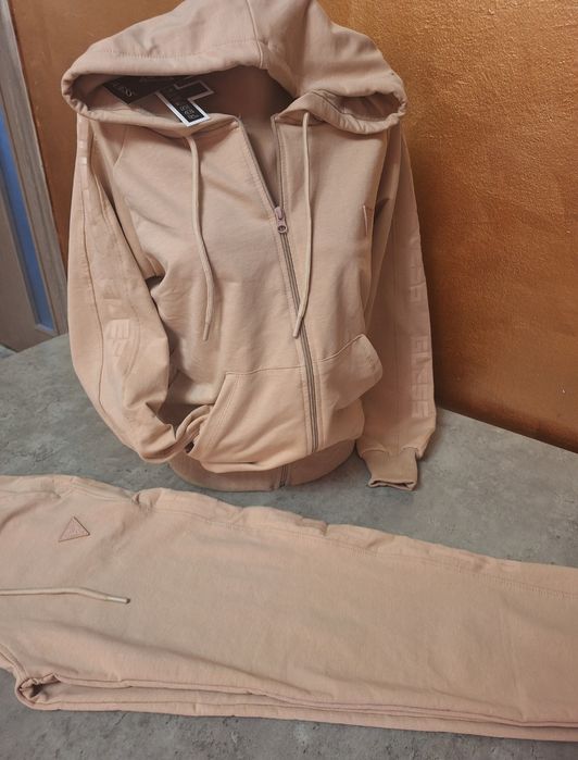 Trening dama Guess