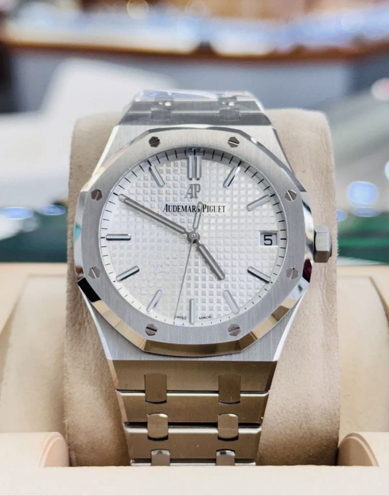 Часовник Audemars Piguet НАМАЛЕН!