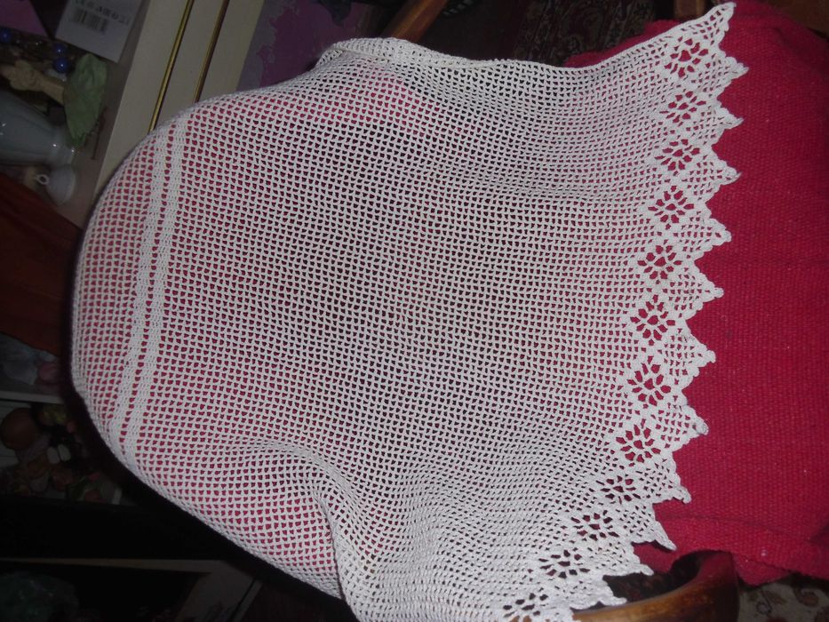 Fata de masa cu perdea.macrame