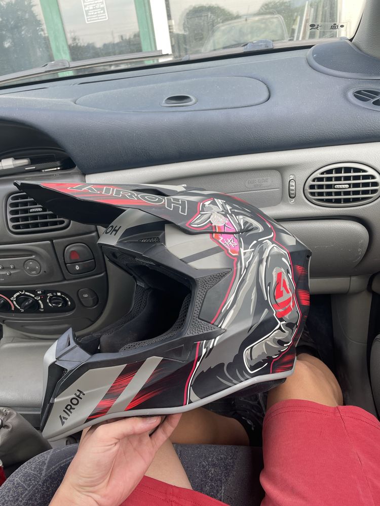Каска airoh wraap cuber red matt
