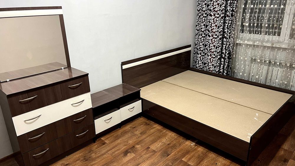 Продам спальный гарнитур