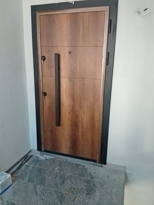 Продажба и монтаж на входни и интериорни врати