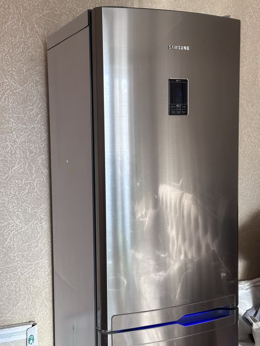 Холодильник двухкамерный  samsung