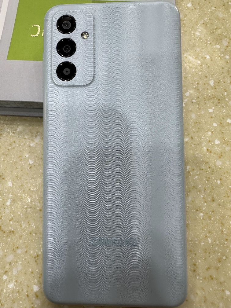 Samsung F13 sotiladi.