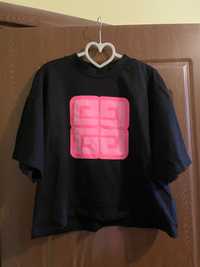 Черна тениска с розово