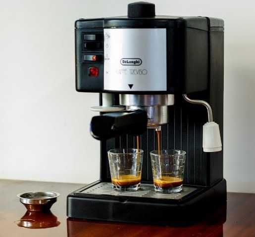 Продавам Кафемашина DeLonghi Италия. Еспресо и капучино. За 2 чаши