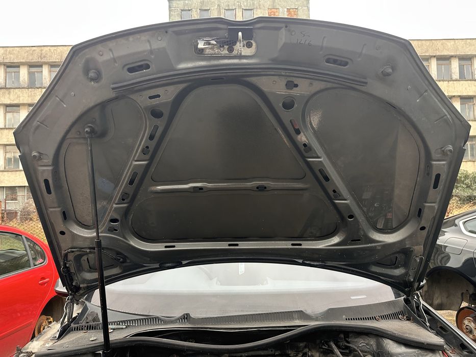Преден капак фв голф 5 / vw golf 5