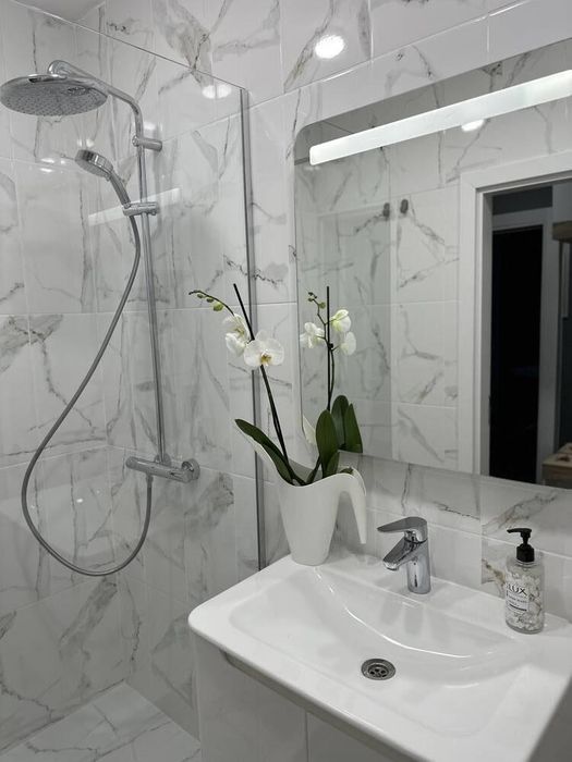 Дава се под наем Двустаен апартамент в Бургас, Изгрев - 60 кв.м за 612 € - Снимка #3