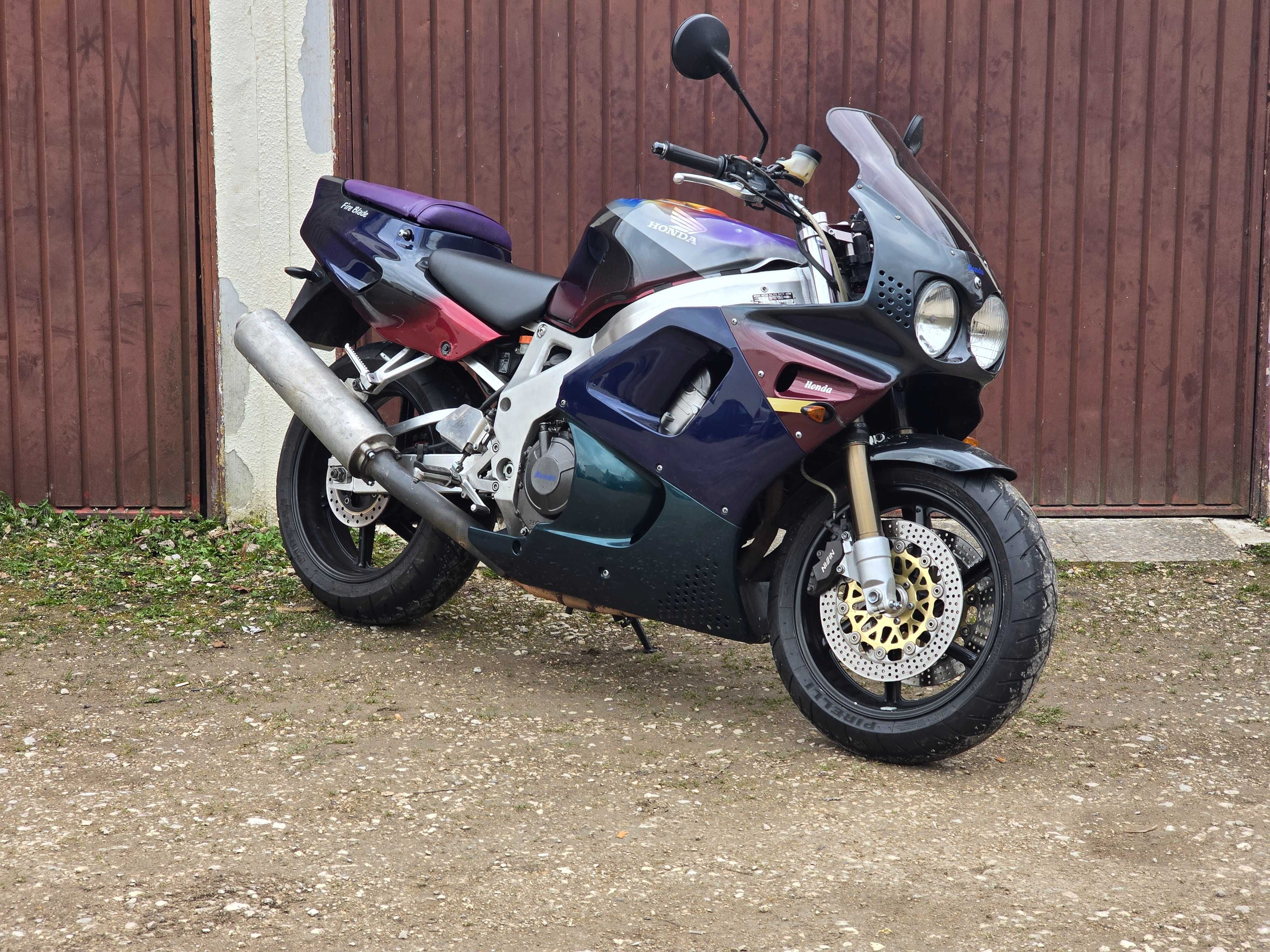 Honda cbr 900rr sc28