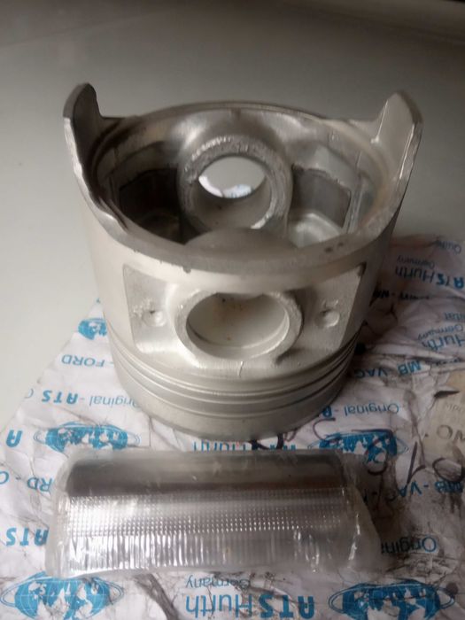 Продам Поршень от японского двигателя RF.Новый