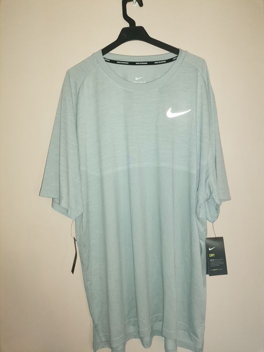 Bluze, pantaloni și tricouri NIKE originale