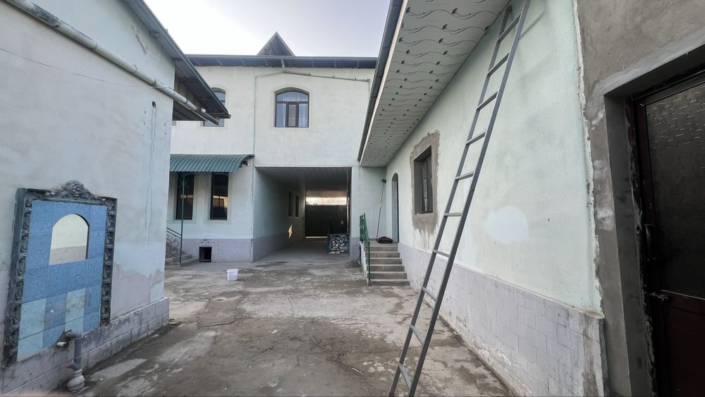 Уй сотилади. 9 соток 2 каватли.