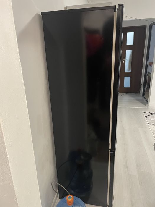 Vand frigider HEINNER in stare foarte bună de funcionare