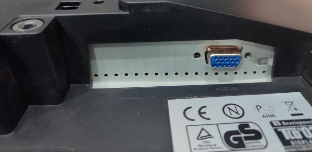 Продам б/у монитор