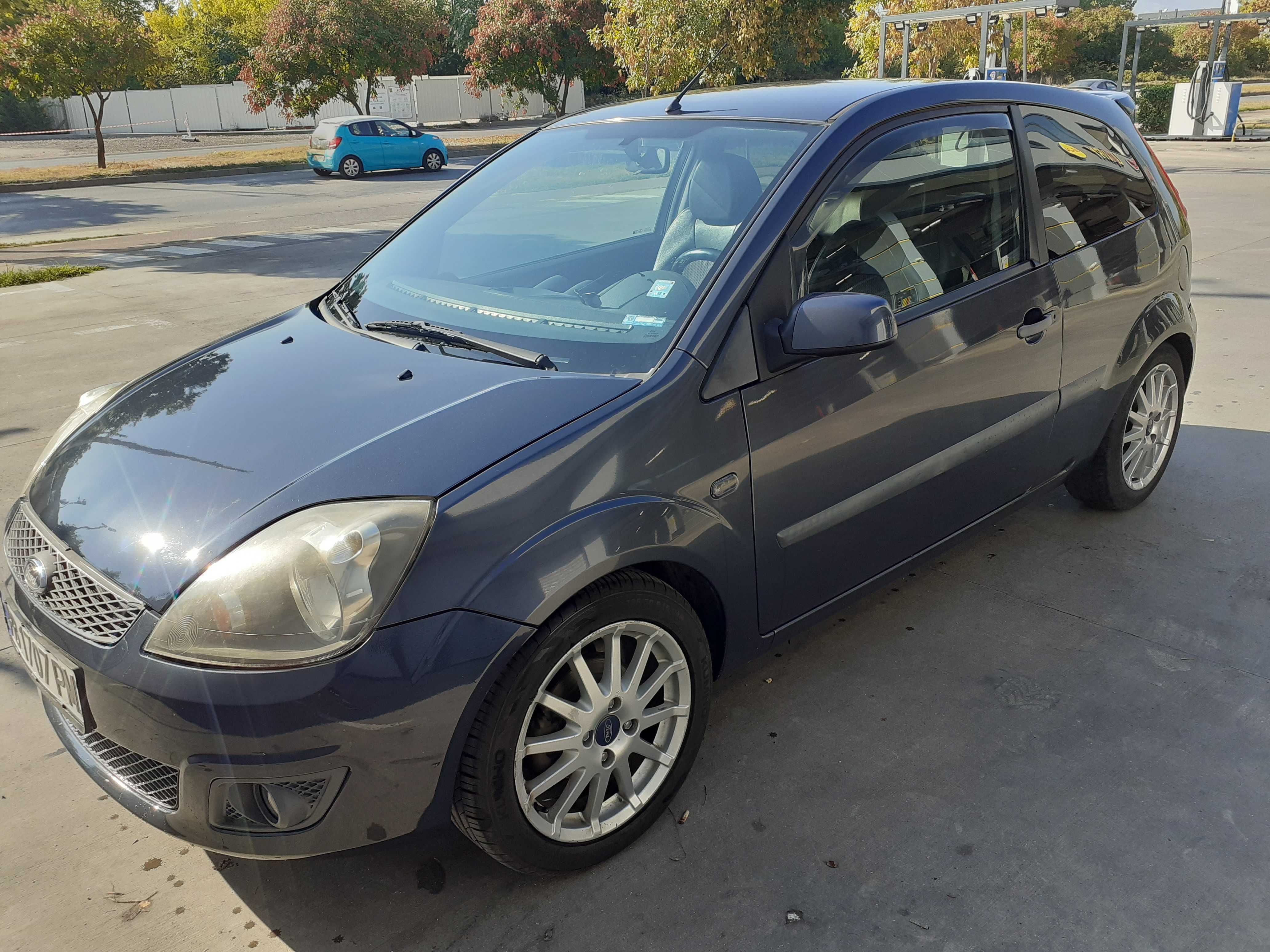 Продавам Ford Fiesta