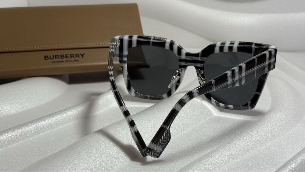 Очила Burberry чисто нови
