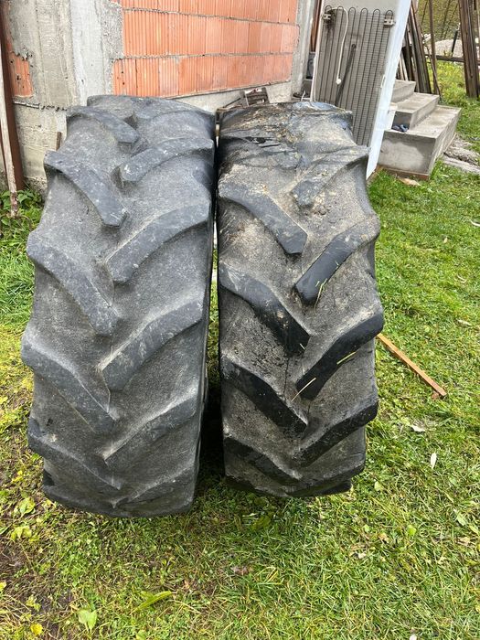 Vând cauciucuri tractor