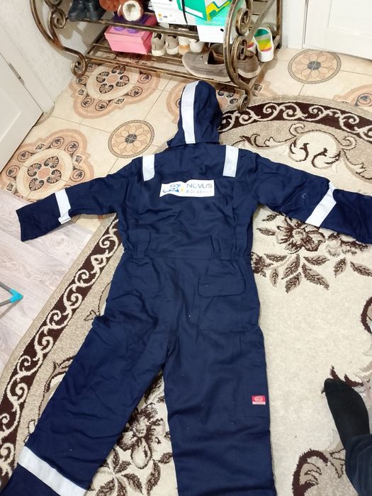 Зимние комбинезоны продается. Размер 50 -52.