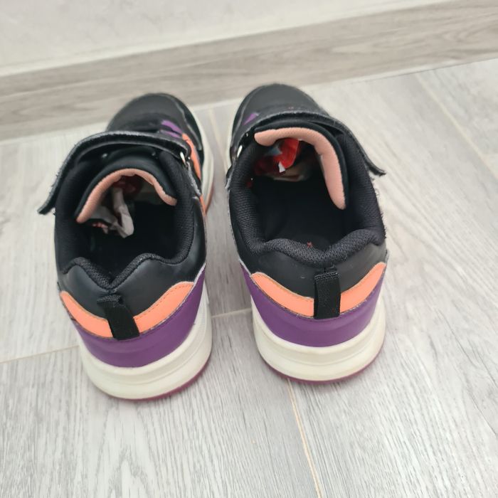 Спортни обувки за момиче