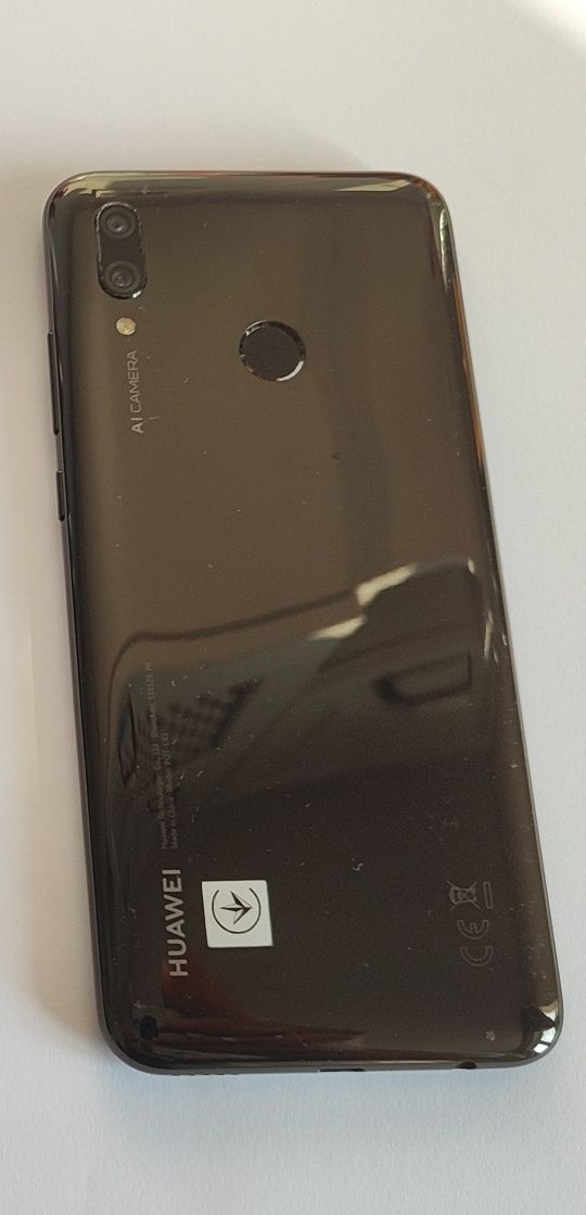 три телефона Xiaomi Redmi 9T и Huawei P smart