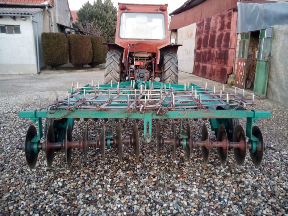 Tractor U445 cu echipament
