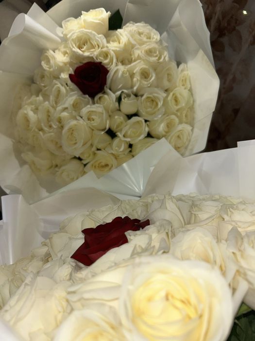 Продается 51 роза свежие,и маленькие букеты за 8 тыс