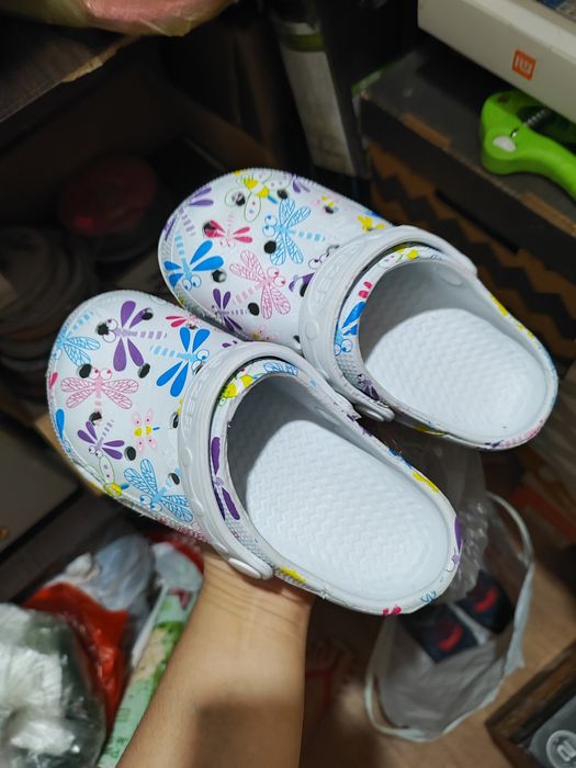 Продам кроксы на девочку