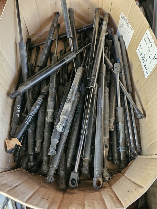 Амортисьорчета за багажник и преден капак заден бмв bmw