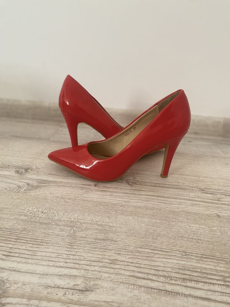 Pantofi toc rosii