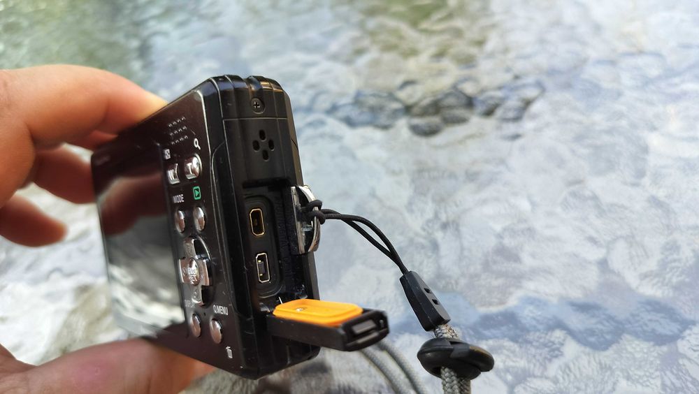 Compact Digital Camera Panasonic Lumix DMC-FT10 Waterproof Full Box