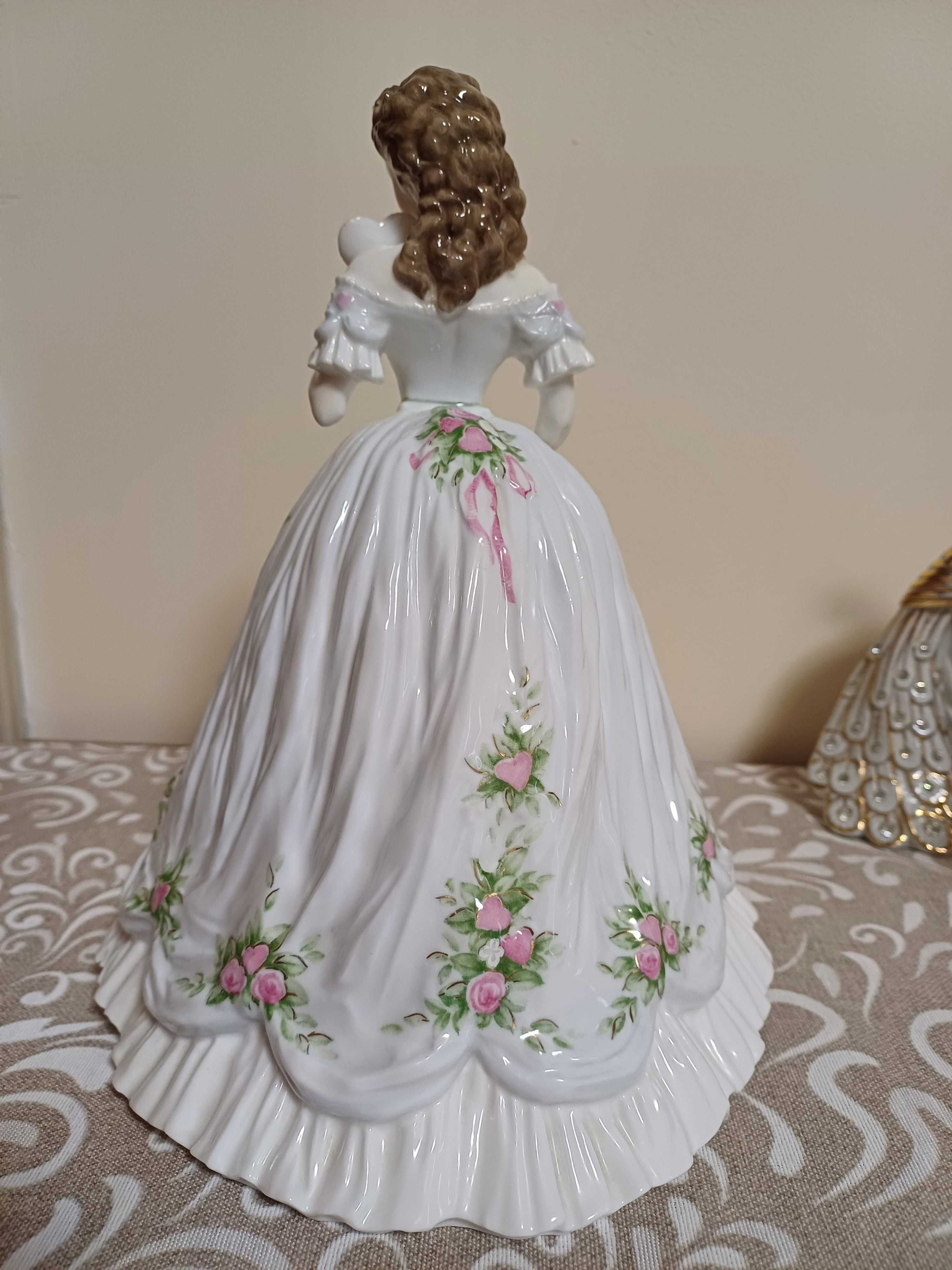 Royal Worcester -The Fairest Rose   
Royal Worcester -Queen Of Hearts