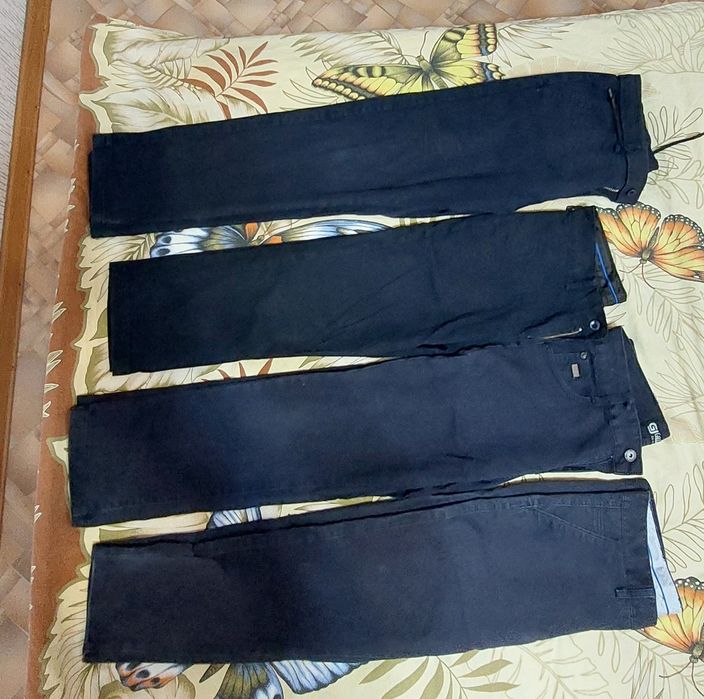 Продам брюки школьные.