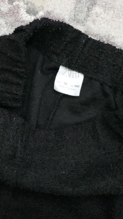 Pantaloni Zara 140