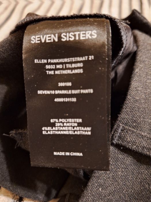 Pantaloni cu pietre aplicate