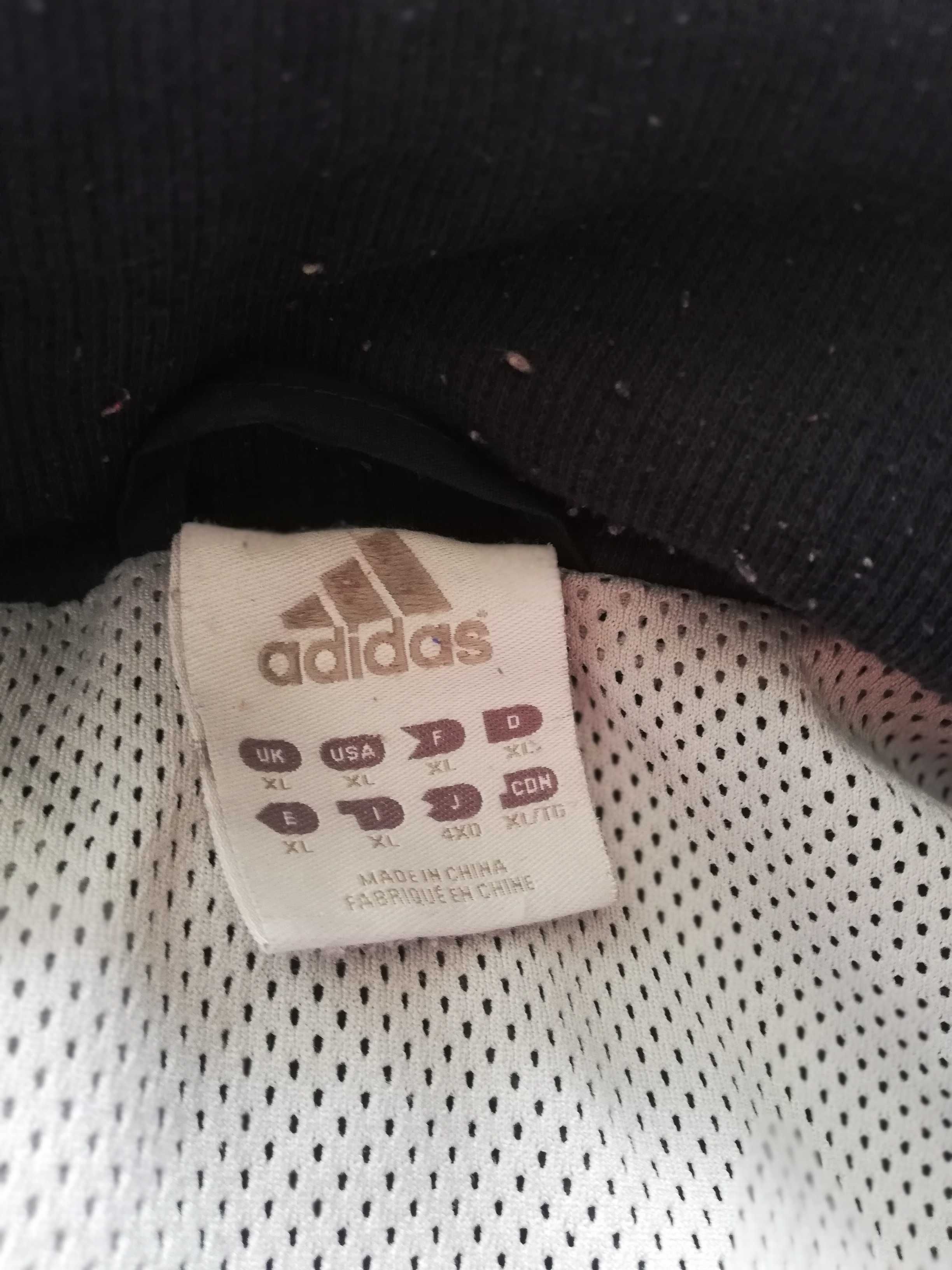 Оригинално спортно яке Adidas размер XL като ново