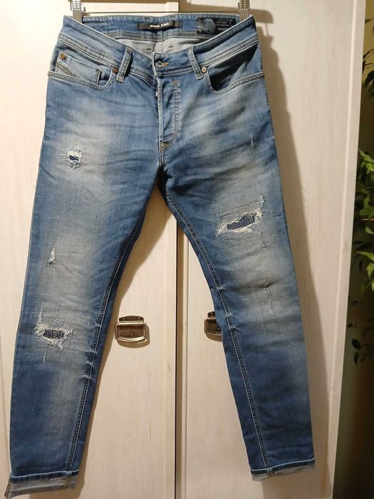Blugi Diesel pentru adolescenti, marimea 30