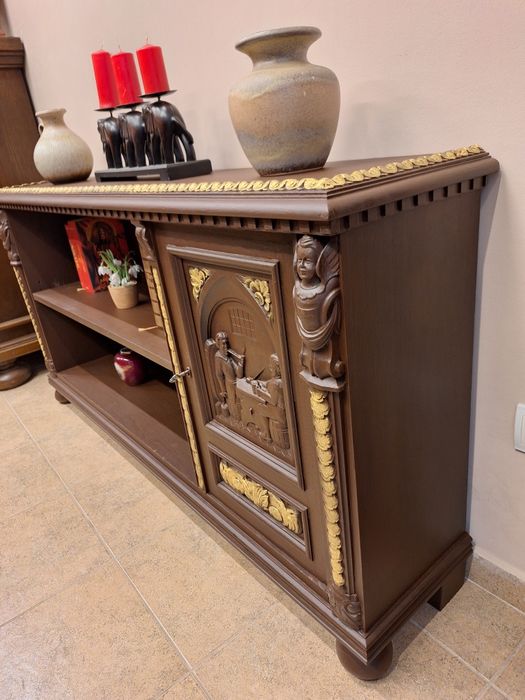 Комод, скрин, библиотека с богата дърворезба