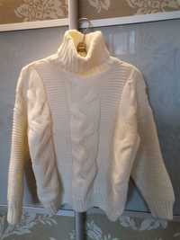 Срочно продам белый свитер с узором