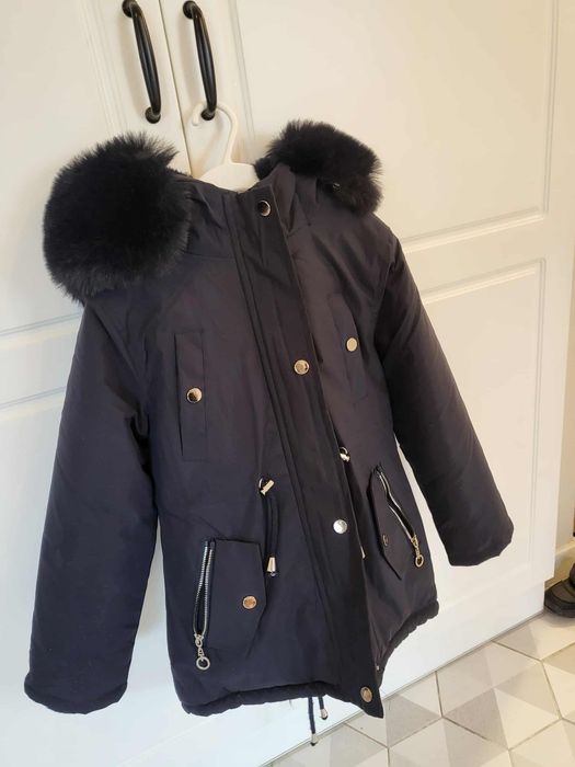 Зимно яке момиче