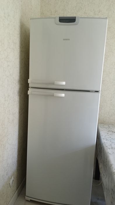 Продам 2-х камерный холодильник б/у