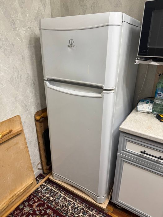 Холодильник INDESIT