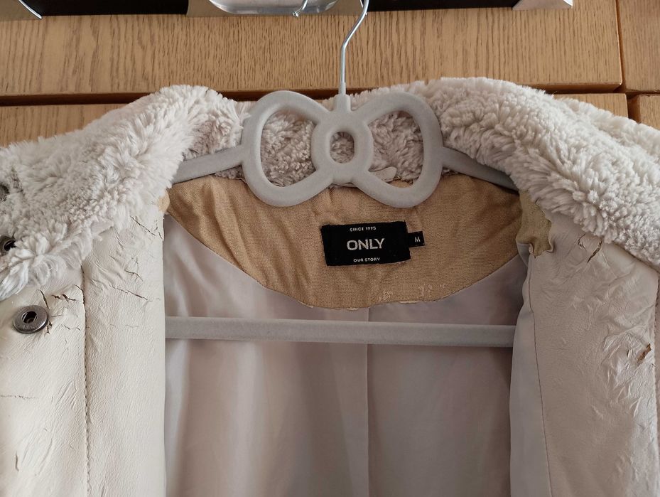 Пухкаво палтенце only, с лека забележка - 20 лв., М