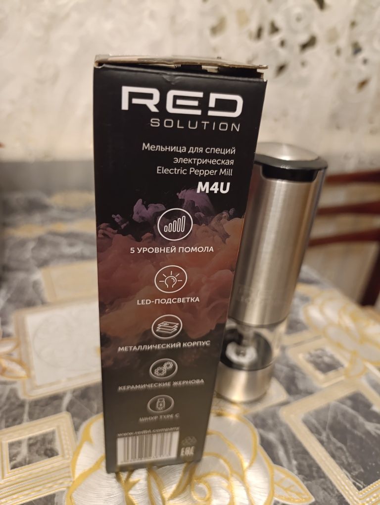 Фирменная мельница для специй Red Mond