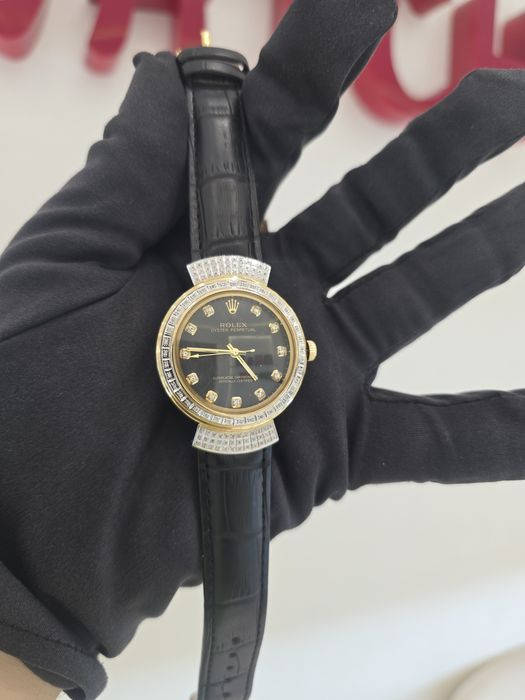 Новинка от Ролекс 585 пробы
Женская модель, (Чибурашка)
Камни всё в ро