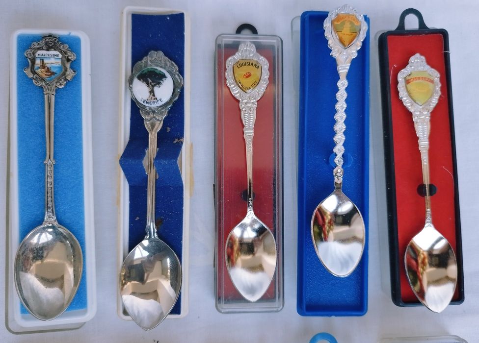 Lingurițe suvenir placate cu argint, de colecție, din anul 1991.