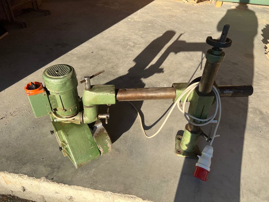 Dispozitiv de avans mechanic freza lemn